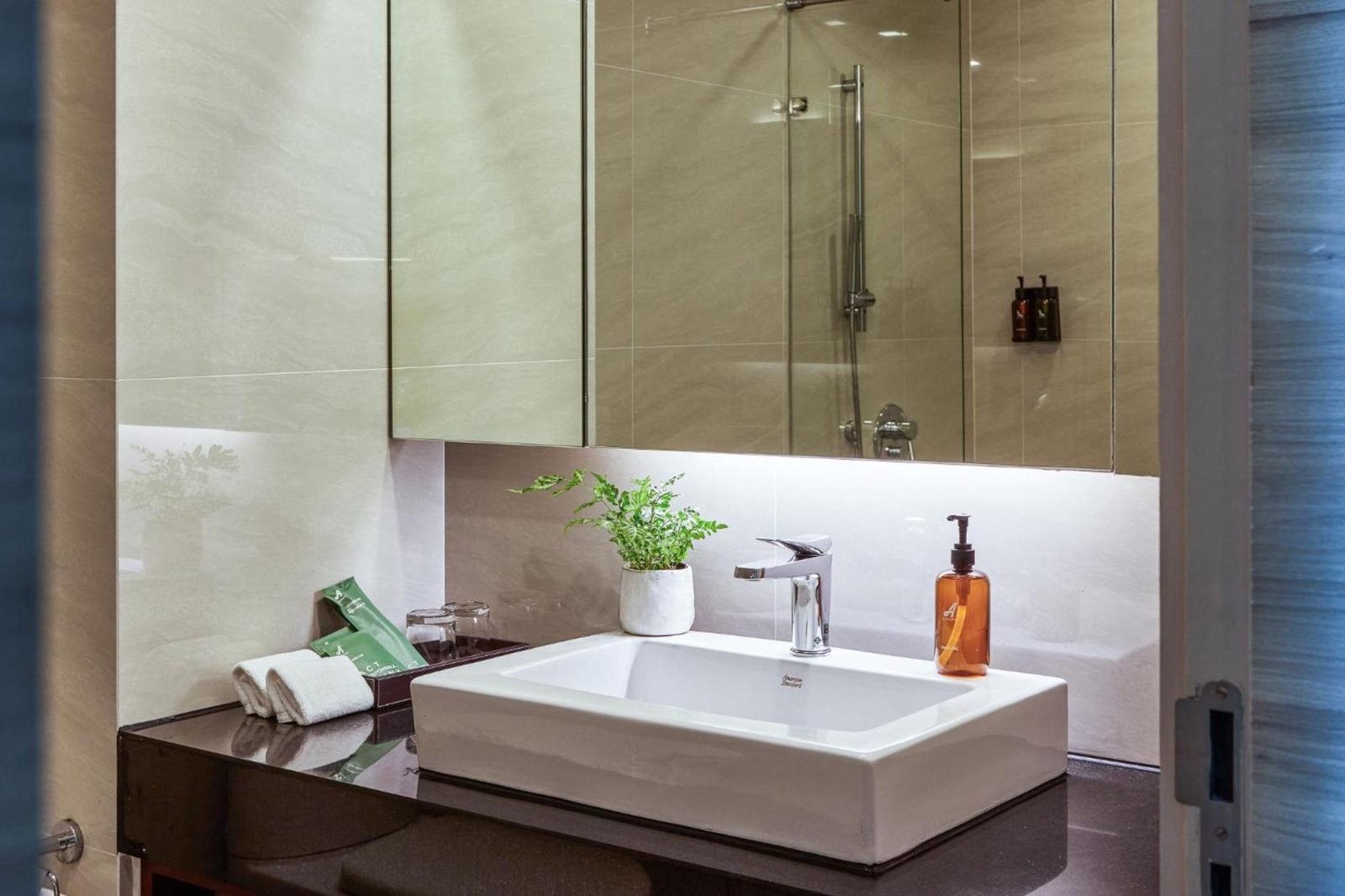 Adelphi Suites Bangkok — photo 4