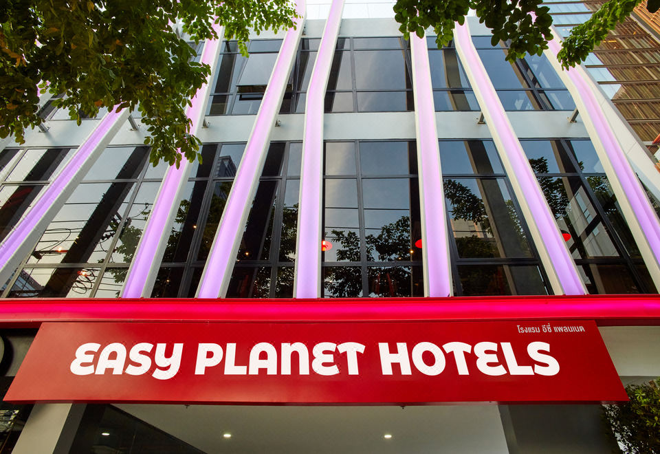 Easy Planet Bangkok Surawong